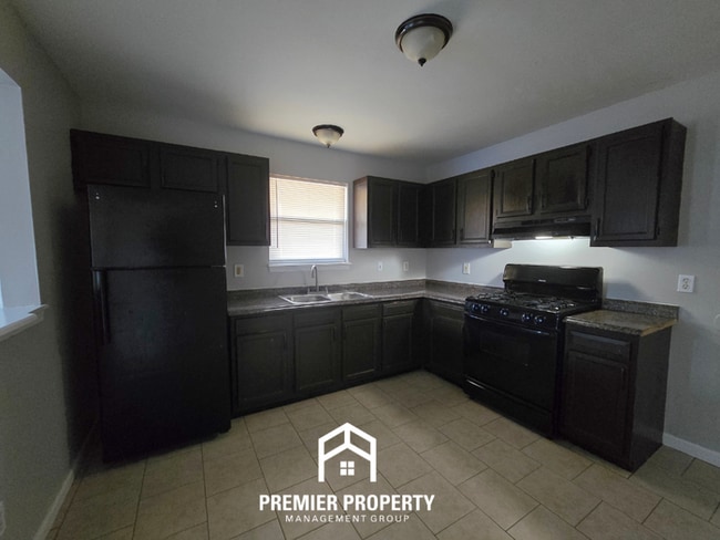 Building Photo - Charming 3BR Home in St. Louis | Hardwood Floors, Bright Living Space & W/D Hookups