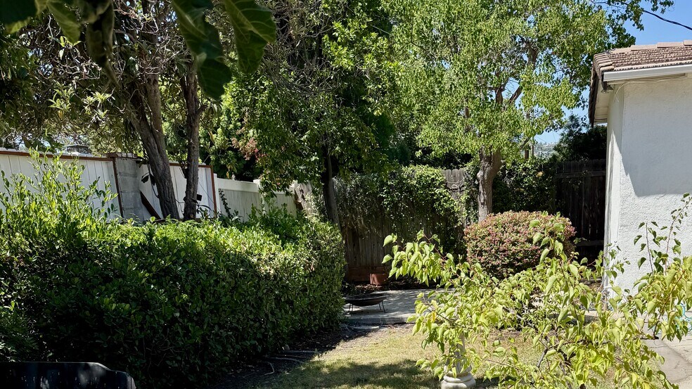 Private back yard - 23724 Aetna St
