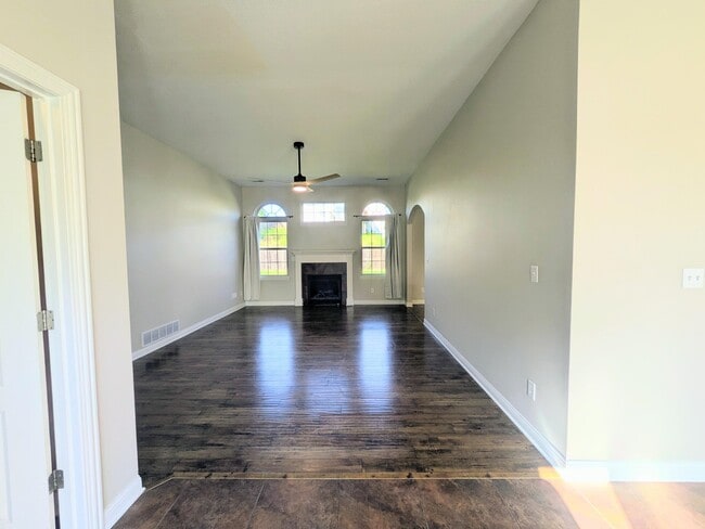 Building Photo - 2601 Quartz Ln