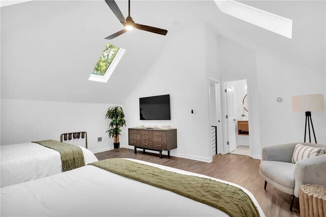 Building Photo - 3882 The Ascent NE