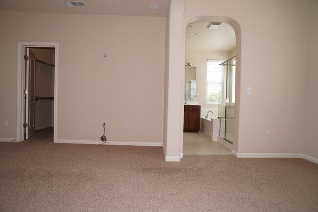 Building Photo - 169 Talmont Cir