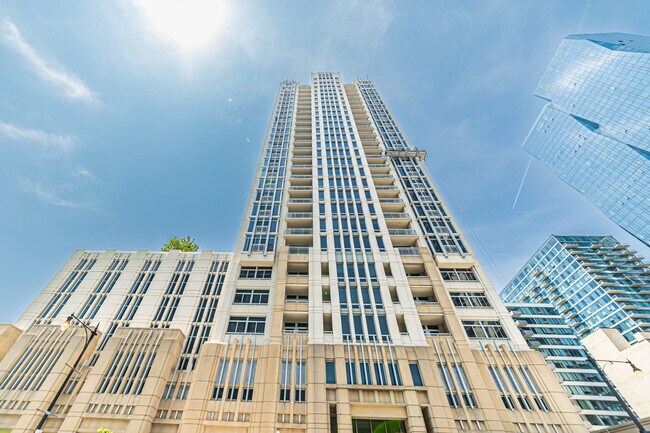 Primary Photo - 1400 S Michigan Ave