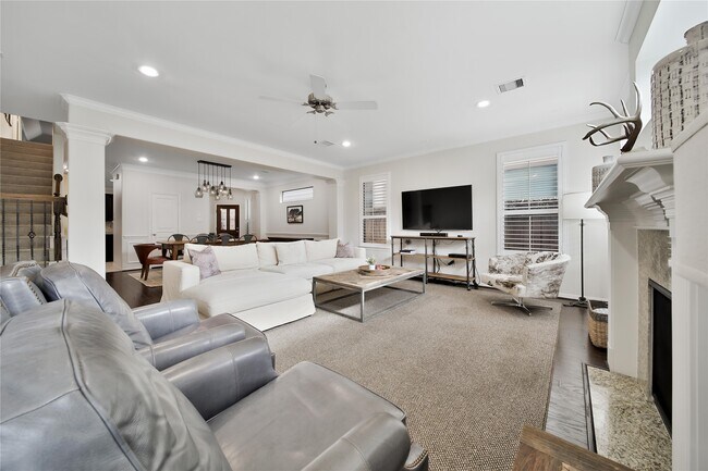 Building Photo - 5309 Larkin St