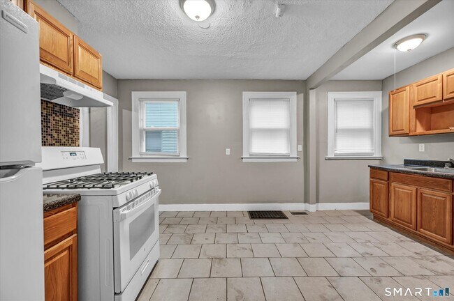 Building Photo - 80 Shepard St