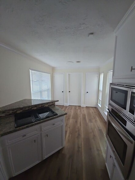 Building Photo - 2102 Gray Falls Dr