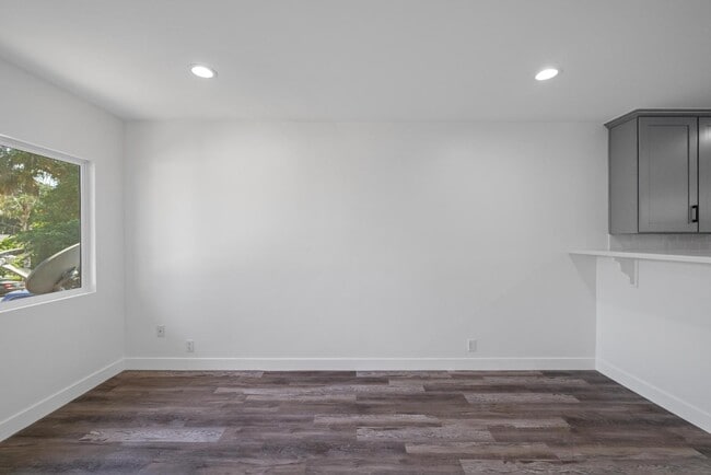 Building Photo - 1308 N Mulberry St