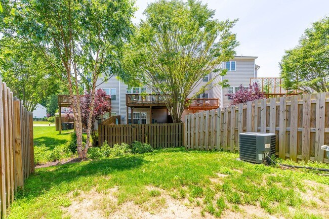Building Photo - Beautiful 3 bedroom 2 Bath Town Home in Wi...