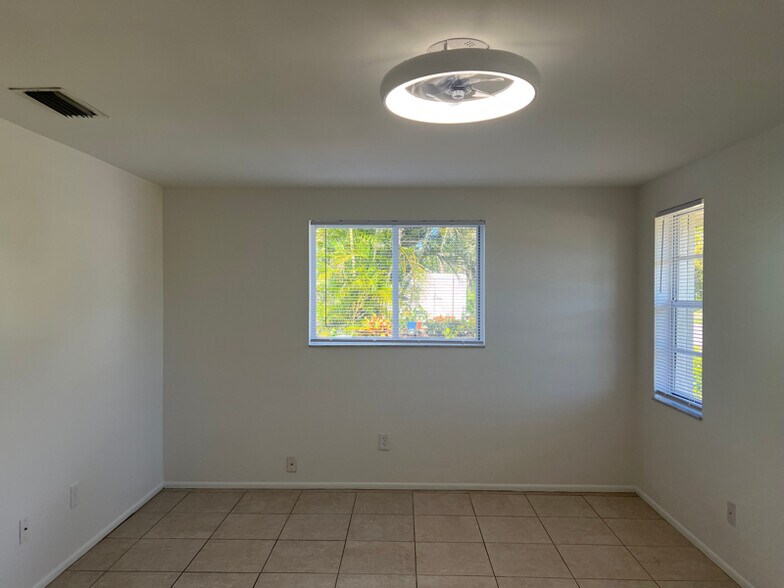 Building Photo - 8820 Pohoy Ave