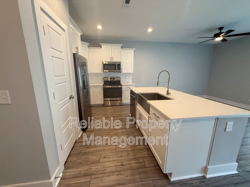 Building Photo - 37 N Laird Dr