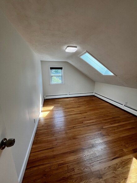 Building Photo - 33 Ringgold St