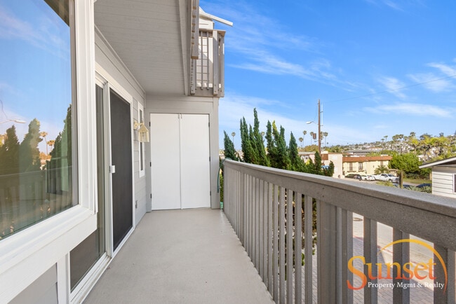 Building Photo - 4985 Coronado Ave