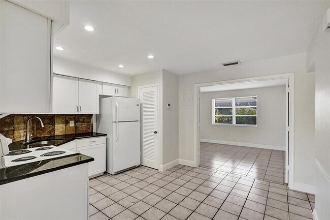 Building Photo - 2175 NE 56th St