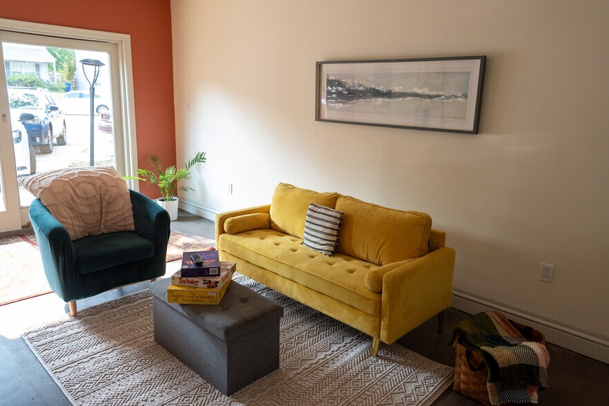 Family Room - 3270 Greenwich Ct