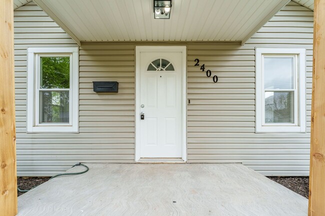 Building Photo - Completely redone 2 bedroom with 2 car garage