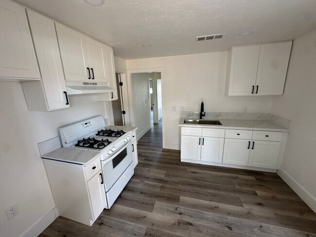 Building Photo - 1710 S Garden St