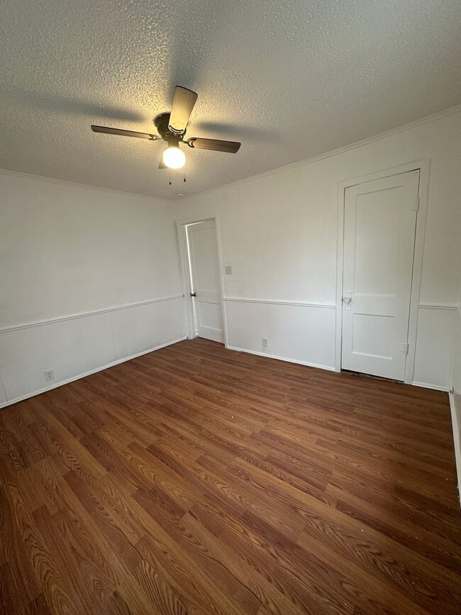 Building Photo - Cute 2 bed 1 bath Home