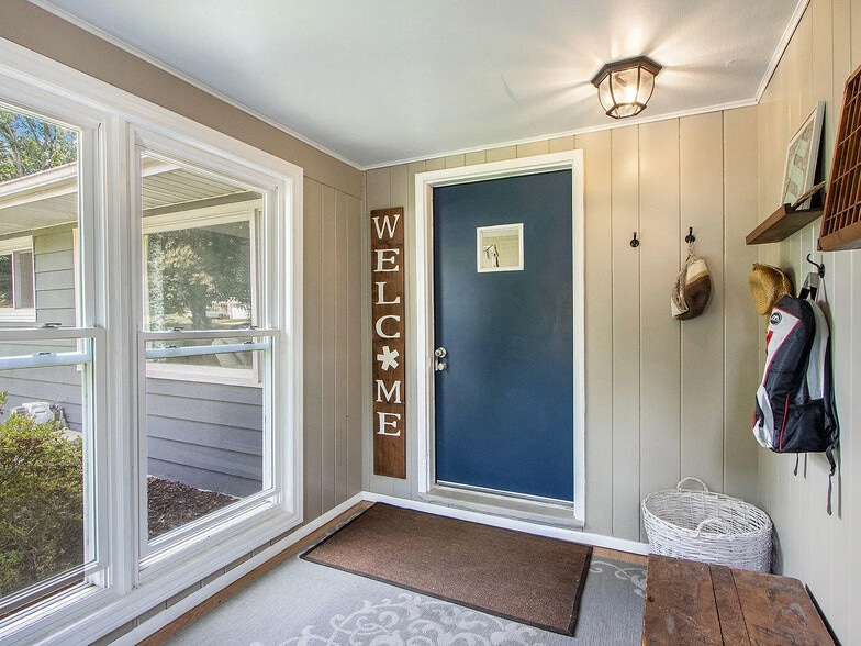 Mud room (main entrance) - 2909 Crestview Ave