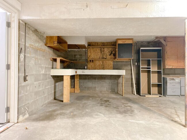 Building Photo - Millard 3 bed 2 bath $1900