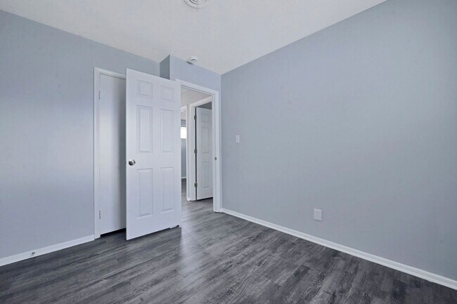 Building Photo - 2137 Toni St