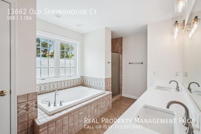 Building Photo - 13662 Old Springhouse Ct