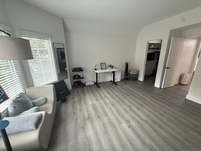 Building Photo - 2220 Camino De La Reina