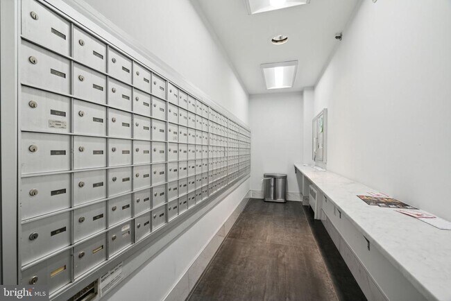 Building Photo - 2101 Chestnut St