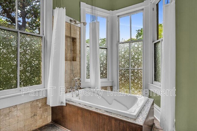 Building Photo - 201 W 37th St