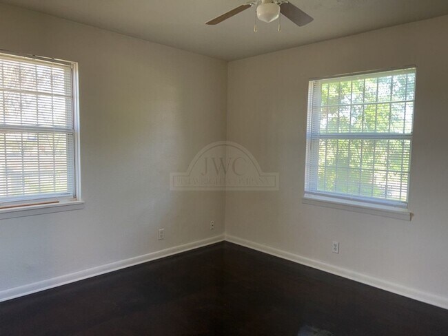 Building Photo - 908 Jefferies, Killeen