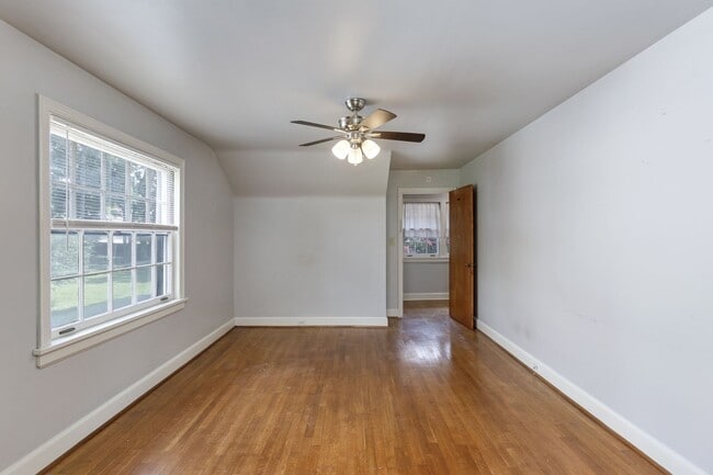 Building Photo - 915 Winston Pl