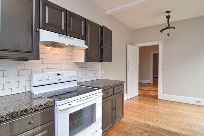 Building Photo - Charming 3 Bedroom Home in Desirable Heath...