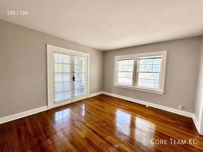 Building Photo - 103 W 51st St