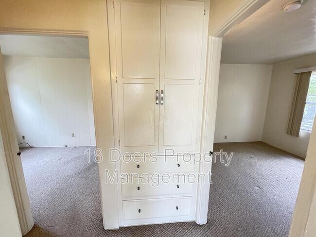 Building Photo - 859 Chalcedony St