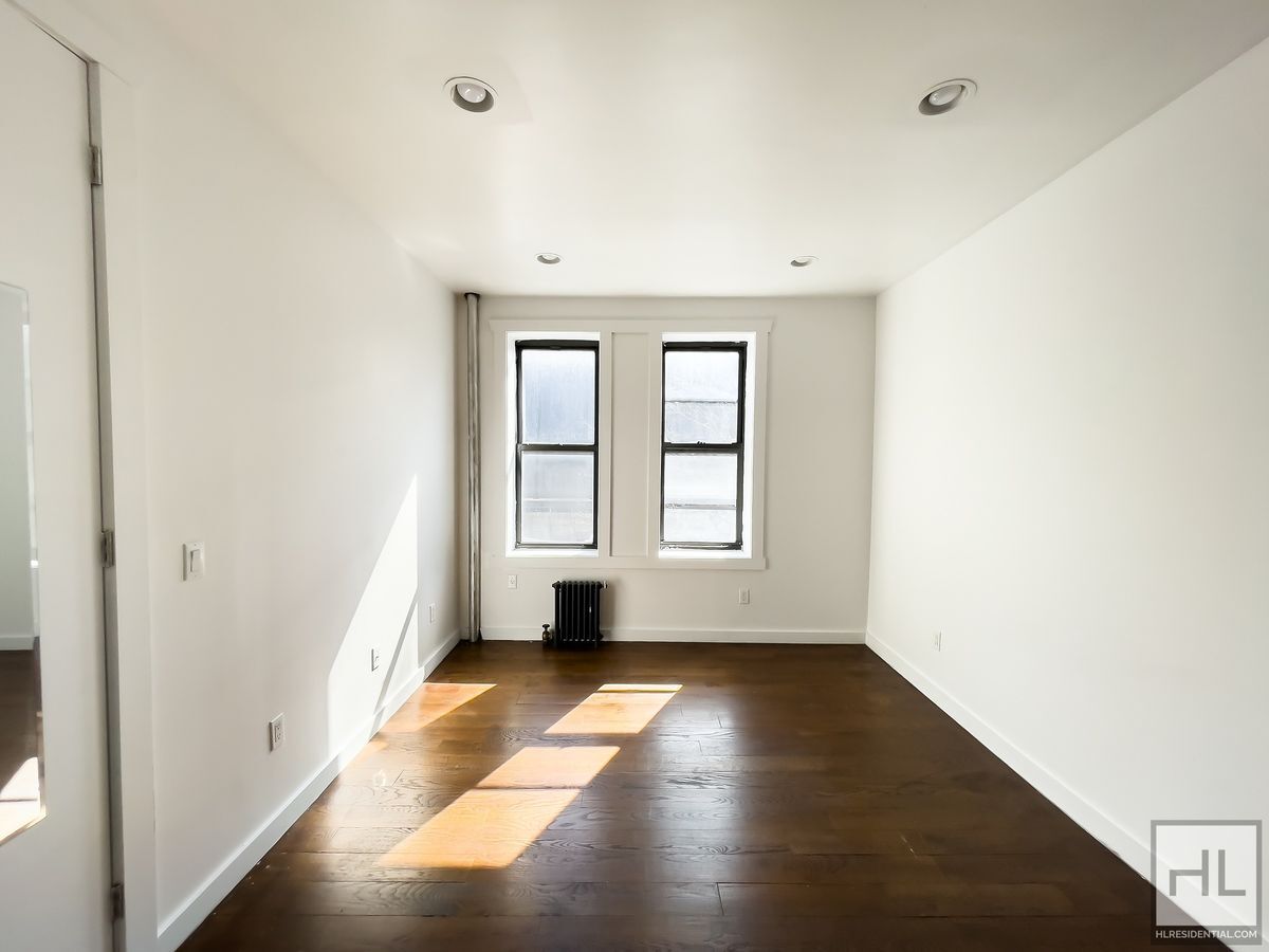 Building Photo - EASTERN PARKWAY / Crown Heights / Spacious...