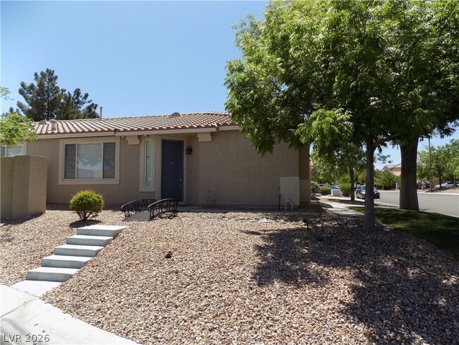 Building Photo - 300 Magnolia Arbor St