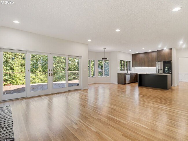 Building Photo - 1140 SW Fairfax Pl