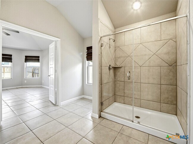 Building Photo - 1132 Amber Lk