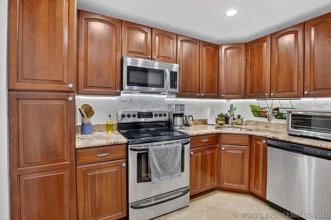Building Photo - 9101 Jacaranda Ln