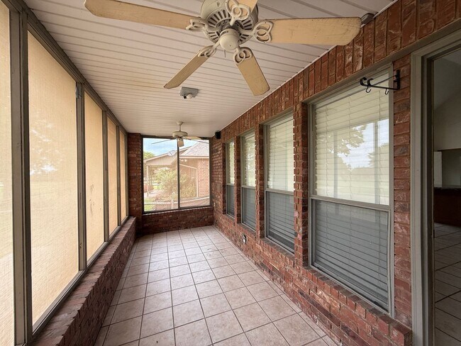 Building Photo - Right On The Green- 3 Bedroom Updated Home on Battle Creek