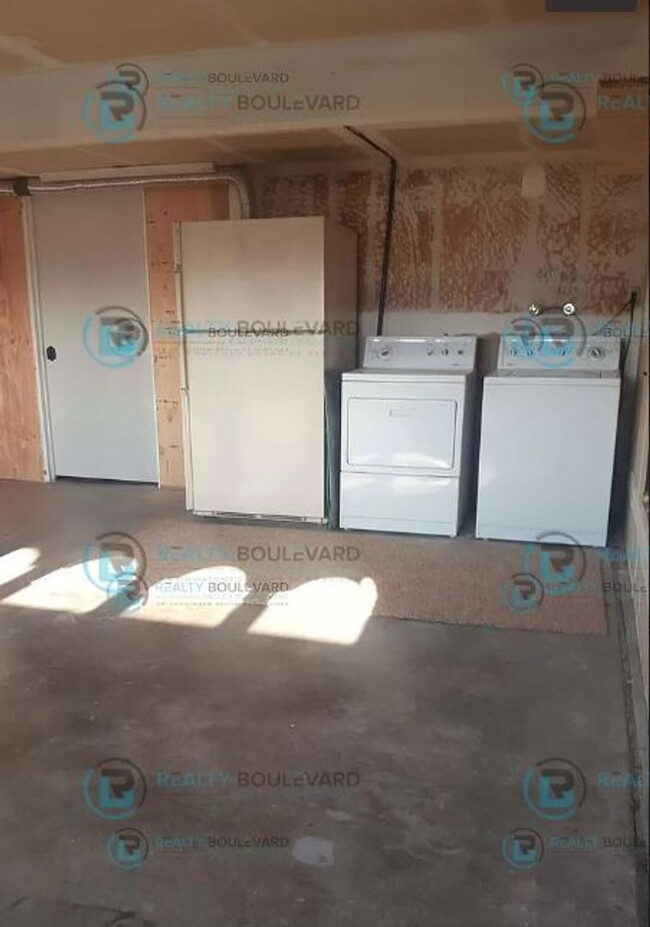 Building Photo - Perfect home in Reno with 2 car garage, ba...