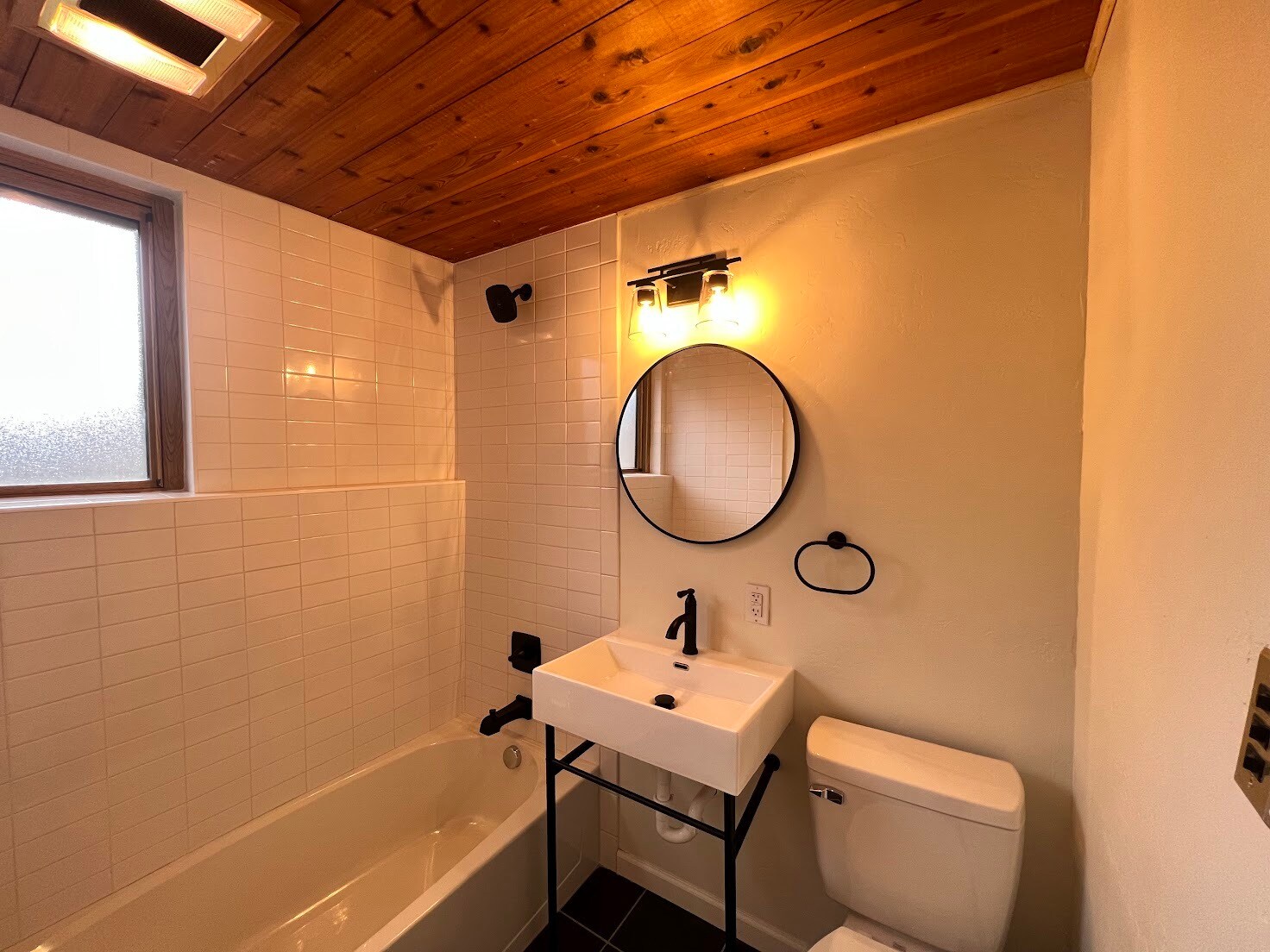 Add'l angle of downstairs bathroom - 6215 S Sterne Pky