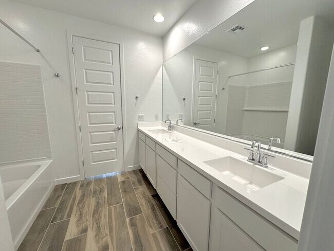 Building Photo - MOVE IN READY! New 5-Bedroom Home in Goody...