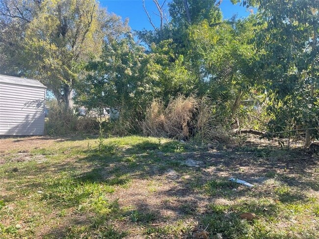 Building Photo - 525 E Helen Ave