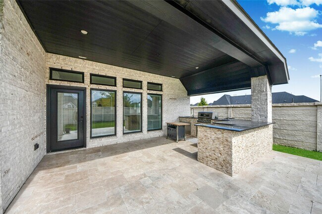 Building Photo - 2130 Coyote Run Dr