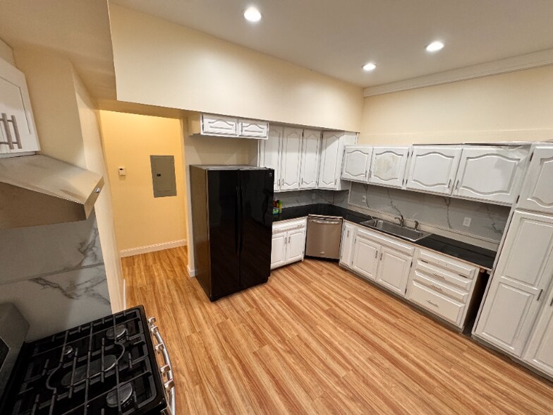 Building Photo - 630 Jefferson Ave