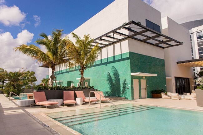 Building Photo - 11 NE 6th St