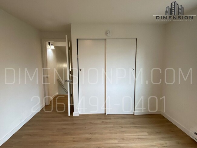 Building Photo - Stunning Renovated 2BR/1.5BA Duplex with A...