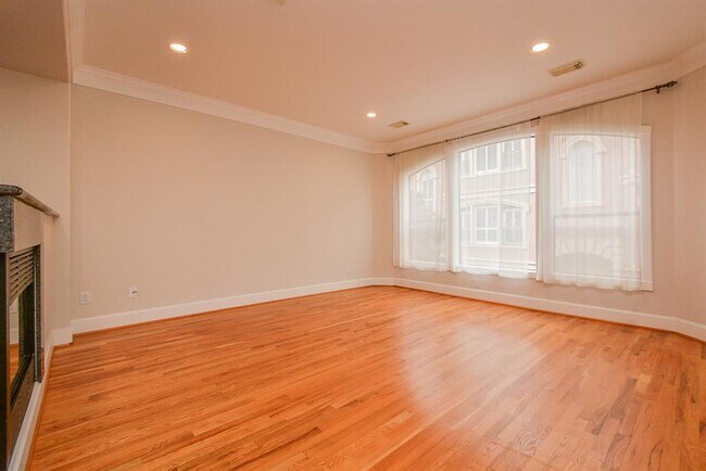 Building Photo - 2422 Dorrington St