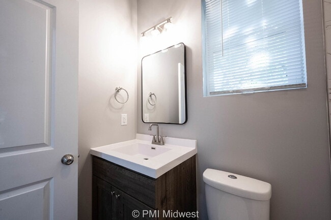 Building Photo - "Charming 3-Bedroom Townhouse on Rembrandt...