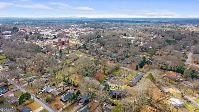 Building Photo - 541 N White St