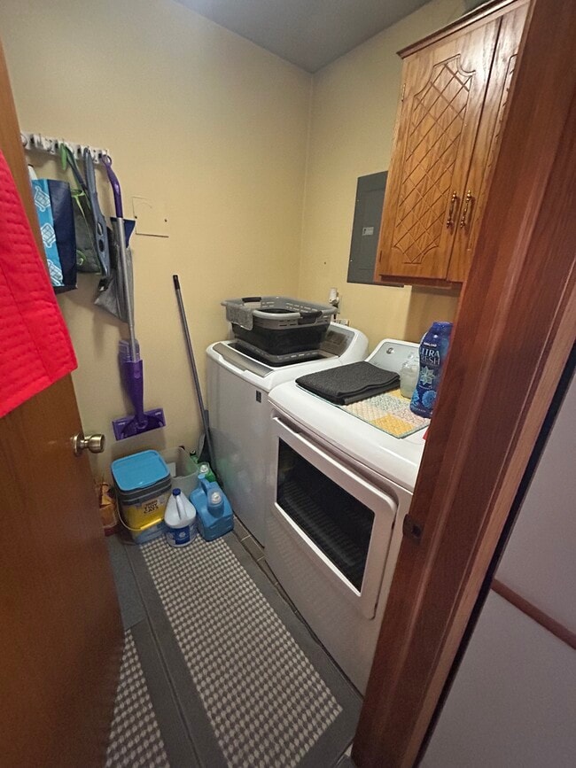 Building Photo - 613 N 40th St